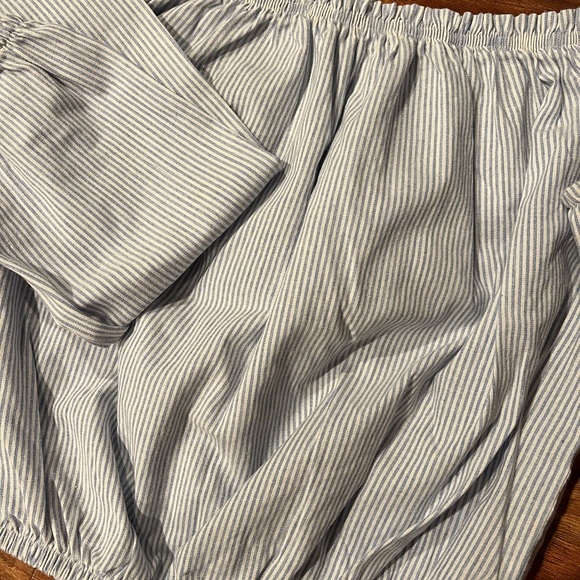 Pacsun off the shoulder top. Size small - Picture 2 of 2